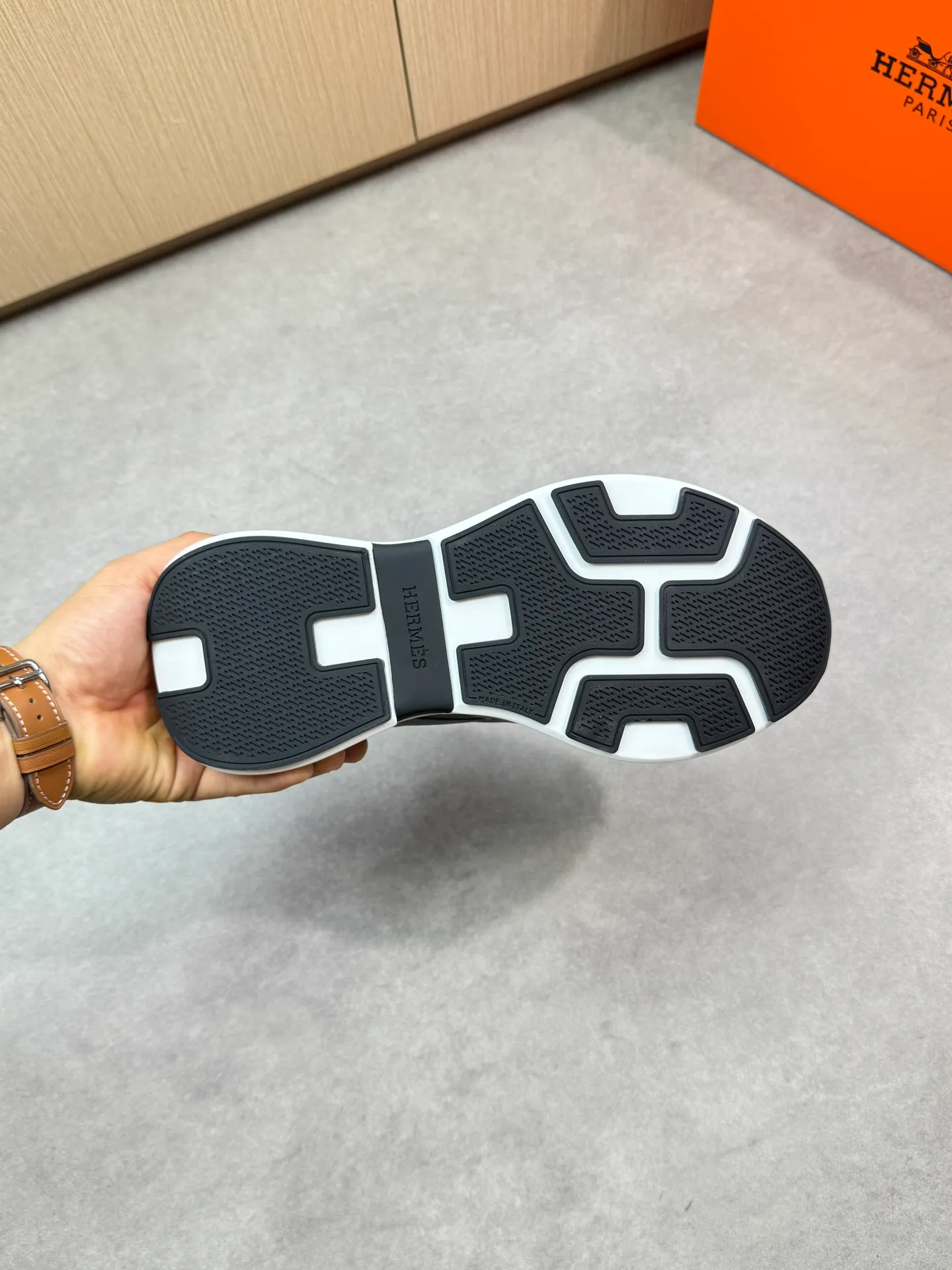 [HERMES] Hermès men's shoes 💰520💰 - high-end quality original items 🔍🔍🔍 casual sports shoes - upper: 🔝 pebbled calfskin, brand high mercerized canvas, body sewn with brand ´H´ totem, tongue brand logo cloth label - lining: water-dyed cowhide -Outsole: Ultra-light T men's shoes 💰U foam·rubber; two-color molded outsole -Ultra-high quality control·Fine workmanship: highlighted (high-end·luxury·grade) -Size: 39-44 (38, 45, can be customized)